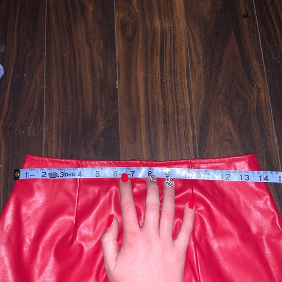 Red leather skirt - Picture 3 of 4